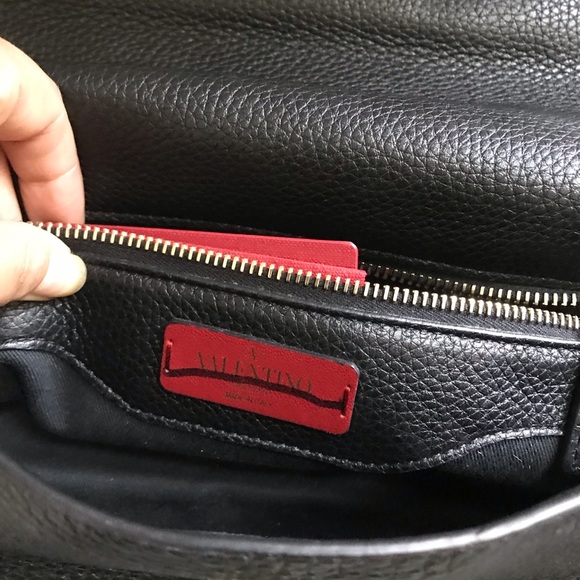 SOLD- ⛔️⛔️Valentino Garavani Pebbled Calfskin Rockstud bag - Picture 9 of 11